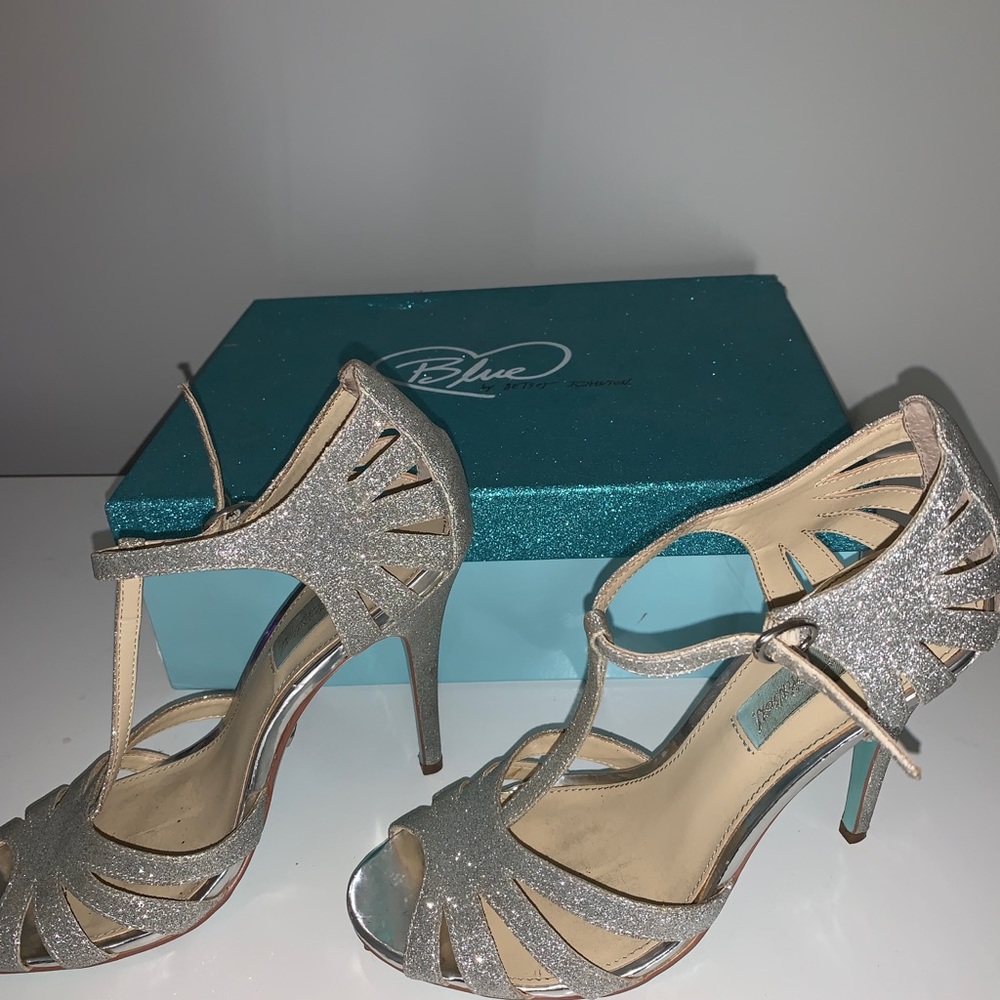 Betsy johnson silver glitter heels